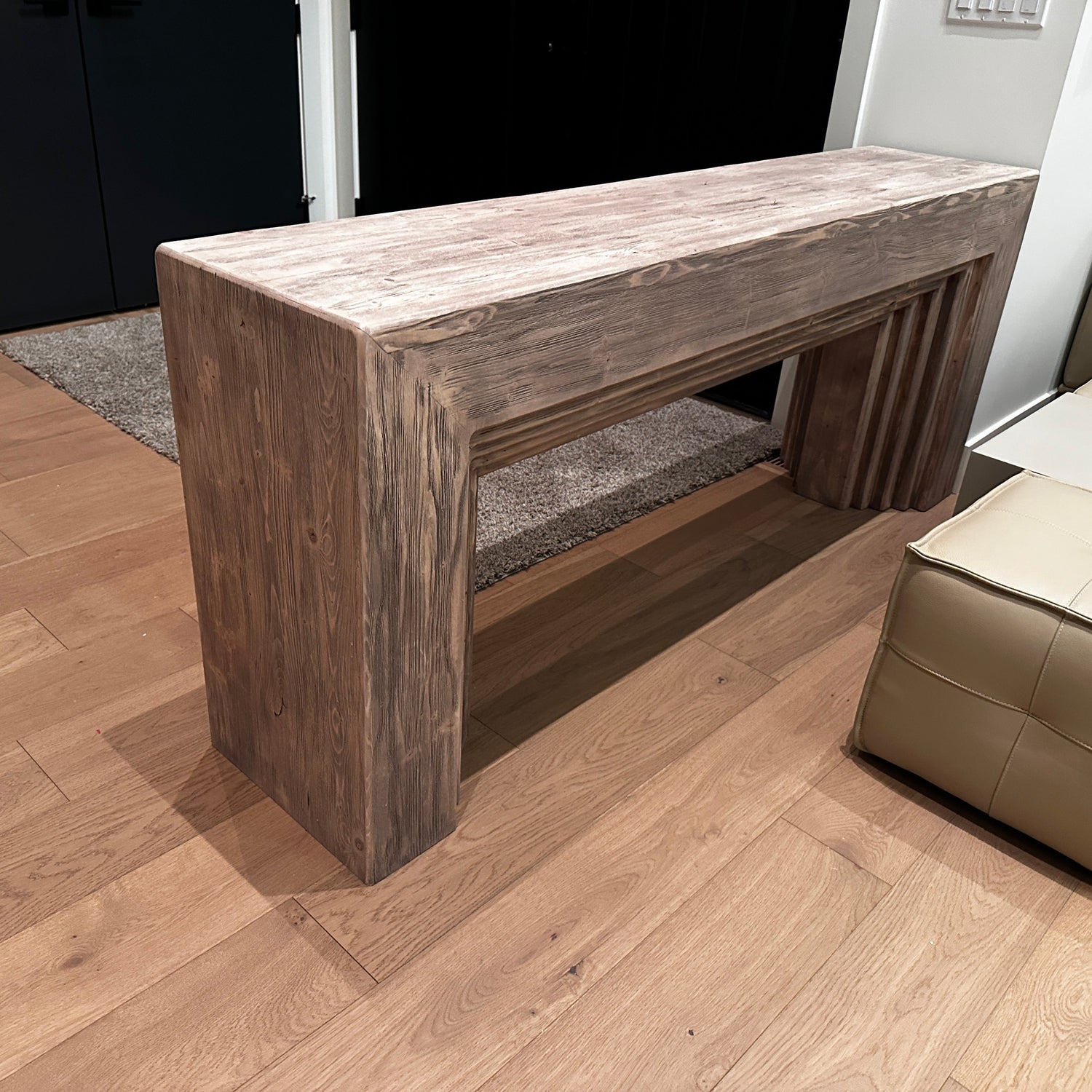 Trevidi Solid Pine Console Table – Rustic Modern Charm with Sculpted Detailing